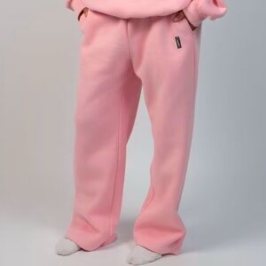 BNWT Comfrt Love Pedal/Pink Sweatpants - size unisex medium